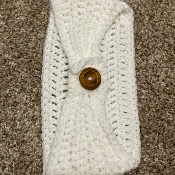 Handmade white headband/ear warmer - Picture 7 of 8
